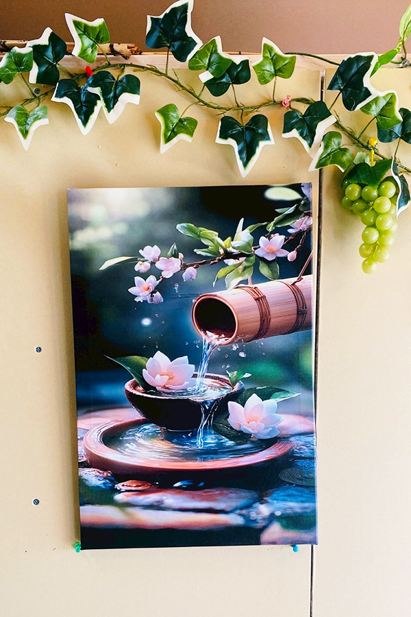 坂東タイマッサージ エーアンドエー　店内のタイ風の壁掛け