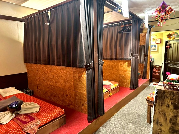 坂東タイマッサージ ブアトーン　マッサージルーム３室を見渡す