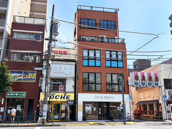 大島駅タイマッサージチェンラーイ　店舗外観（道路反対側より全体風景）