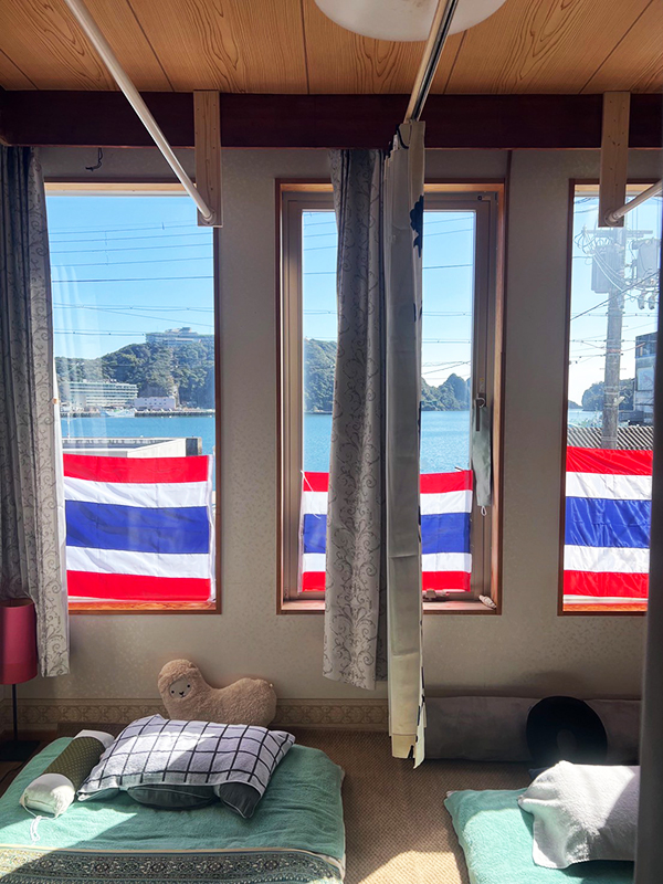 那智勝浦タイマッサージ ドゥアンディ 施術室 海が見える窓