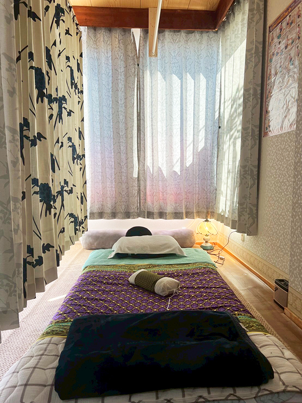 那智勝浦タイマッサージ ドゥアンディ 施術ベッド タイ伝統の布