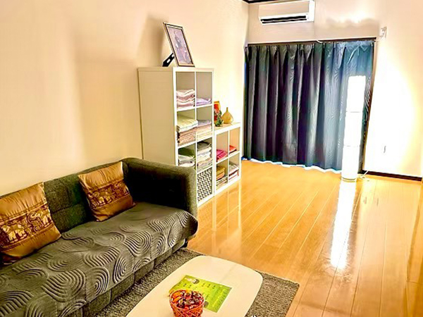 坂東タイマッサージ ファーサイ お部屋のソファ