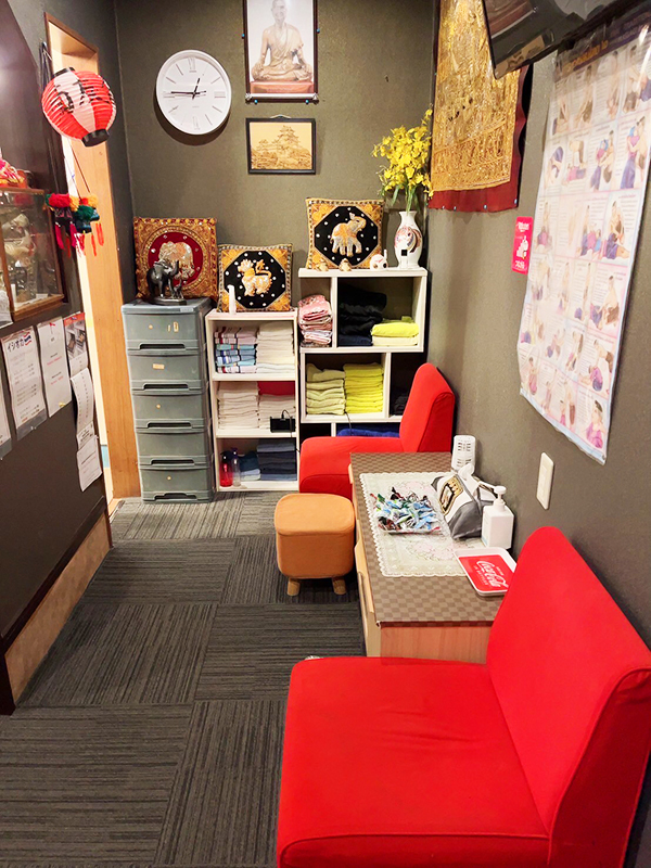 茨城県石岡市 タイ古式リラクゼーション イシオカ 店内エントランスソファ