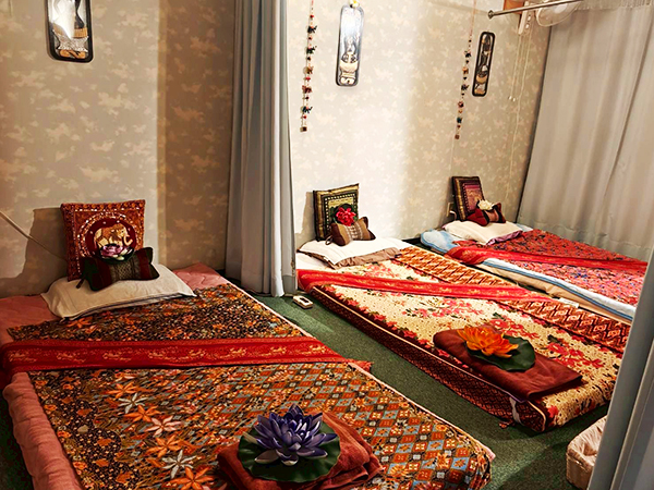 茨城県常総市タイマッサージ ジャイディー 店内マッサージルームの様子　マット３つあります