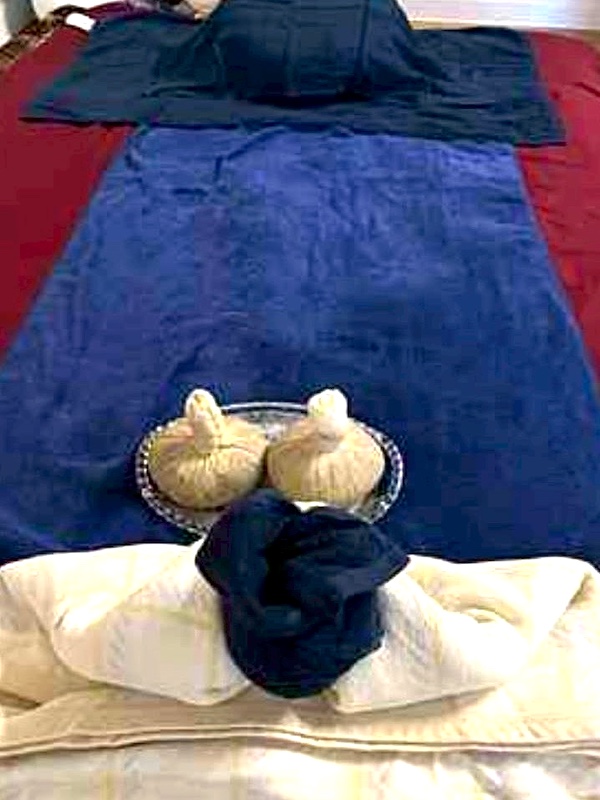 川崎タイマッサージ ジュティポーン タイマッサージベッドとハーバルボール