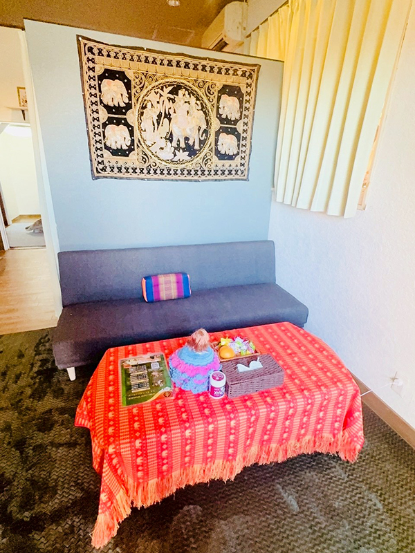 常総タイマッサージ まき　店内　エントランスのソファ