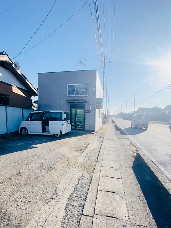 常総タイマッサージ まき　店舗外観　　国道294号線とお店、駐車場
