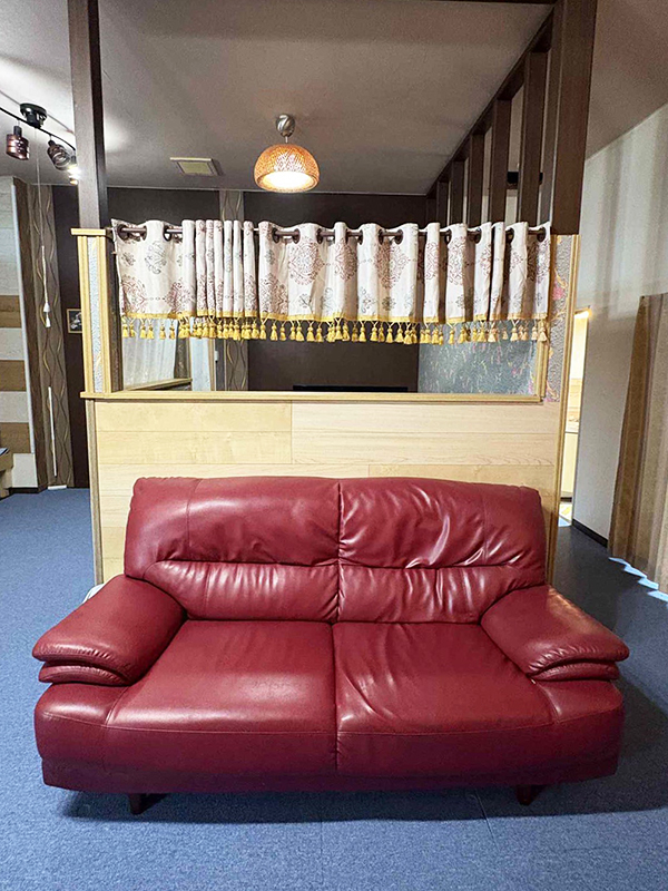 下妻タイマッサージ ラクラク　店内ソファ