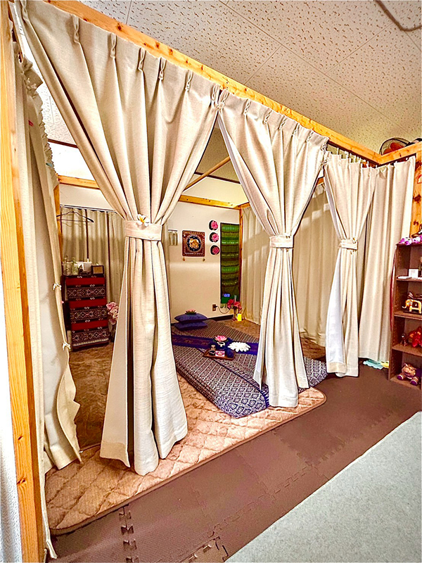 船橋タイマッサージ ランリラックス　店内マッサージルームの様子　カーテンでプライバシーが保たれている