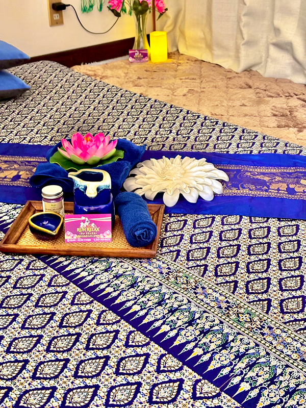 船橋タイマッサージ ランリラックス　マッサージマットのタイ風の飾り付け