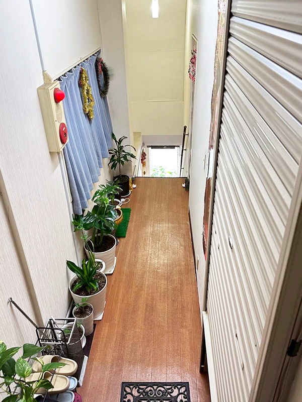 横浜タイマッサージ ソムジャイ　店内階段を上がったところ