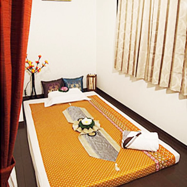 横浜タイマッサージ ソムジャイ　店内マッサージベッド