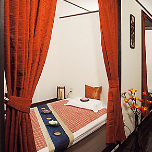 横浜タイマッサージ ソムジャイ　店内マッサージベッド