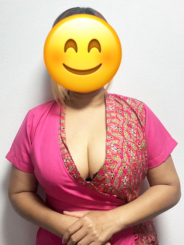日暮里から出張 タイマッサージ スックチャイ セラピスト写真