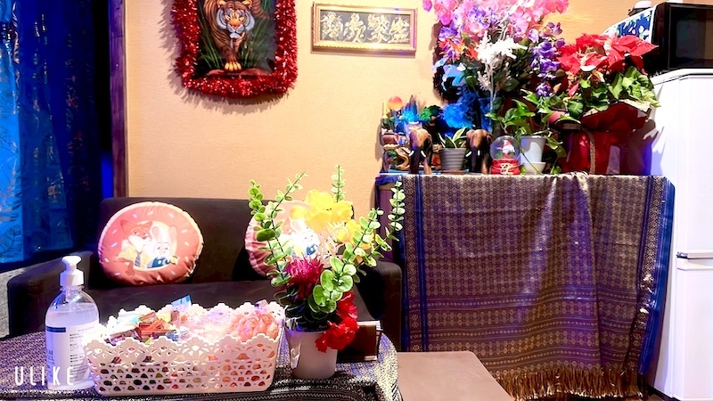 小岩タイマッサージ ワディ 　入口受付け エントランスのソファ