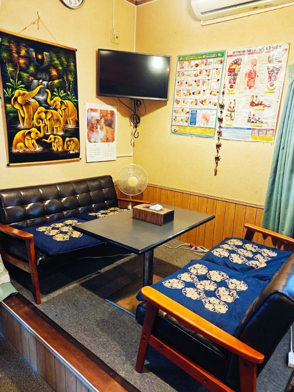 茨城タイマッサージ YOU（ユー） 店内　リラックスエリア　ソファ