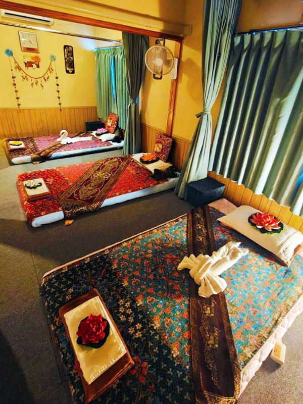 茨城タイマッサージ YOU（ユー） 店内タイマッサージベッド３つ